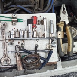 علی ناموران مکانیک و باطری ساز سیار